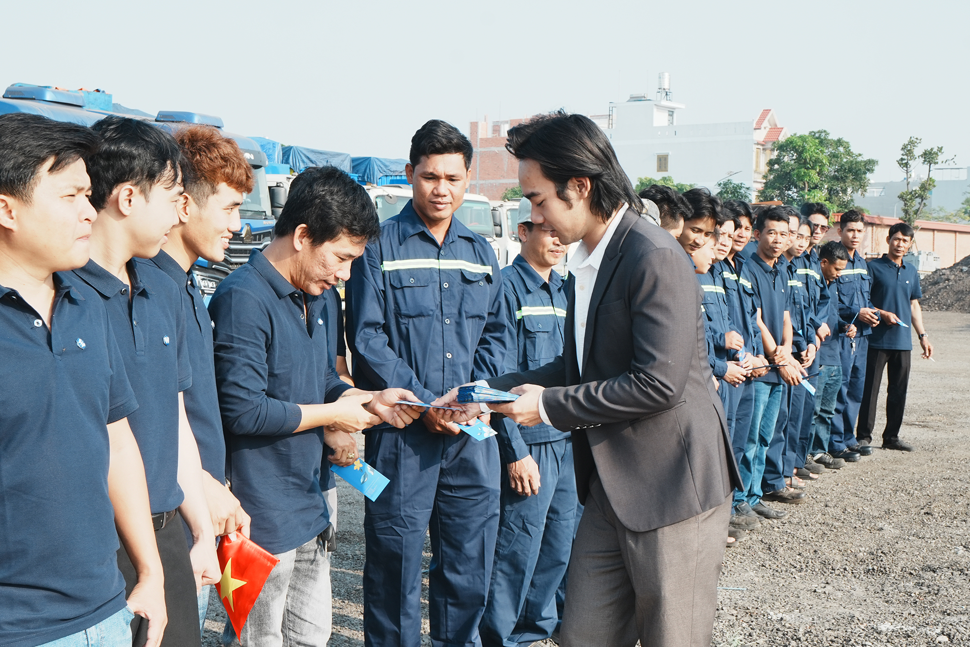 Phế liệu Huy Hoàng Gia lì xì đầu năm cho CBNV