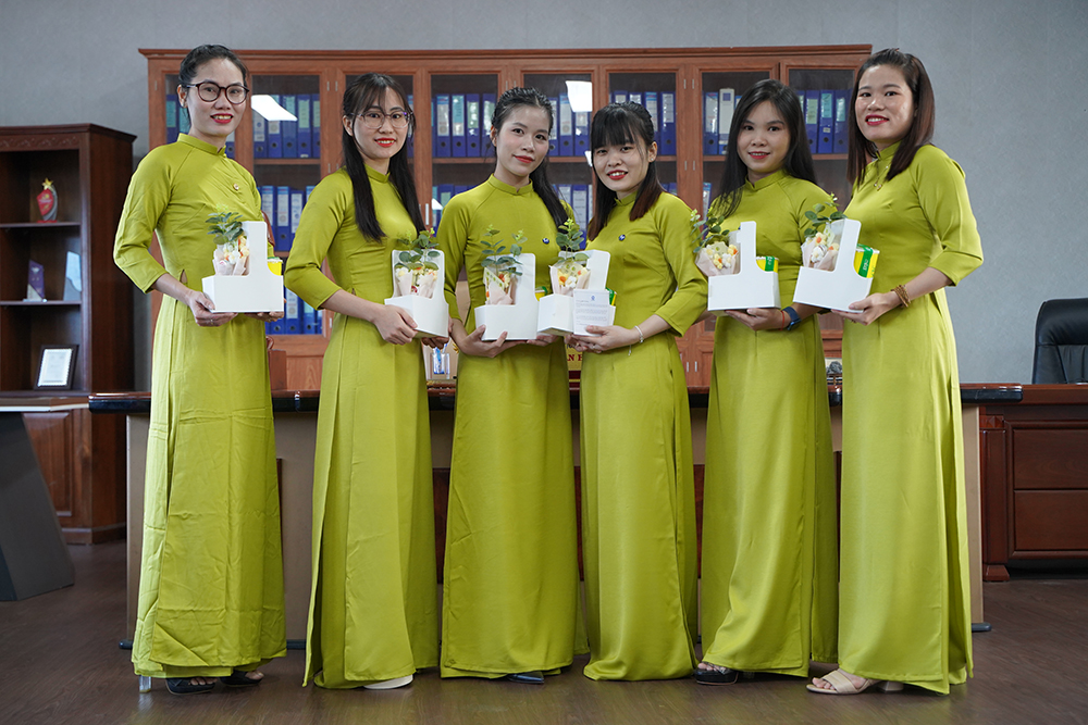 Chúc mừng ngày quốc tế phụ nữ 8/3 tại Phế Liệu HHG